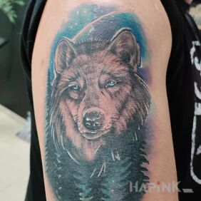 Tattoo Wolf on the upper arm motif: animals style: realistic