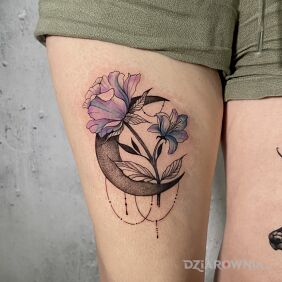 Tatuaż Księżycowo na nodze motyw: kolorowe styl: graficzne / ilustracyjne