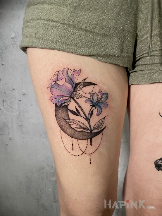 Tattoo Księżycowo in colorful motif and graphic / illustrative style on the leg