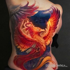 Tatuaż Fenix na plecach motyw: zwierzęta styl: realistyczne
