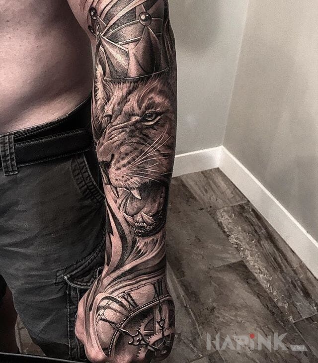Tattoo Lew w kornie in 3D motif and realistic style on the forearm