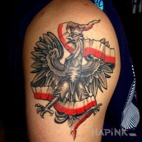 Tattoo Red and white on the upper arm motif: patriotic