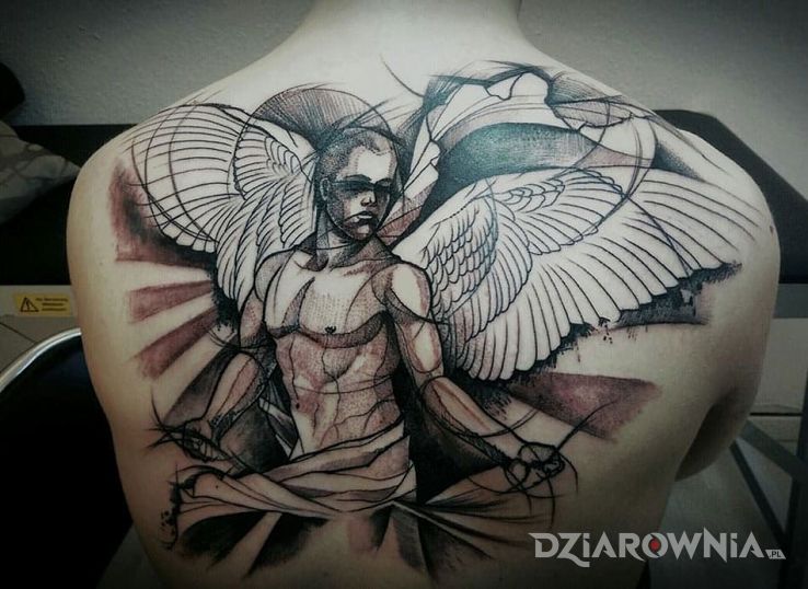Tatuaż rysy anioła w motywie anioły na plecach