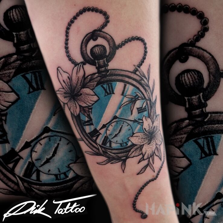 Tattoo Zegar kwiaty kolor in objects motif and graphic / illustrative style On the arm