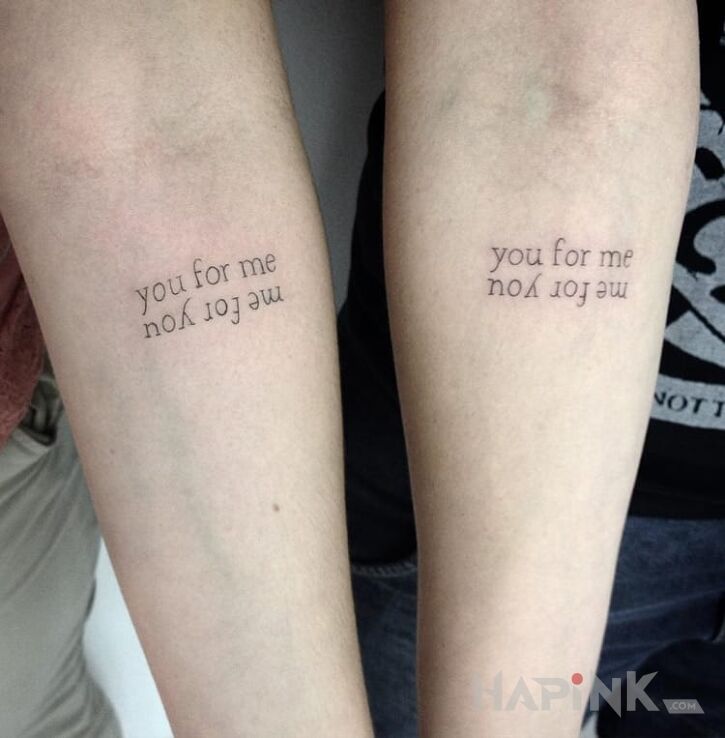 Tattoo Napis dla pary in lettering motif on the forearm
