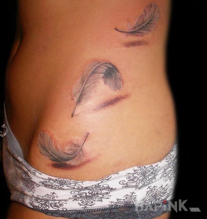 Tattoo Piórka in 3D motif and realistic style on the ribs