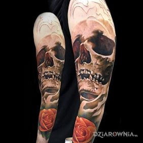 Tatuaż Czacha i roza na ramieniu motyw: 3D styl: realistyczne