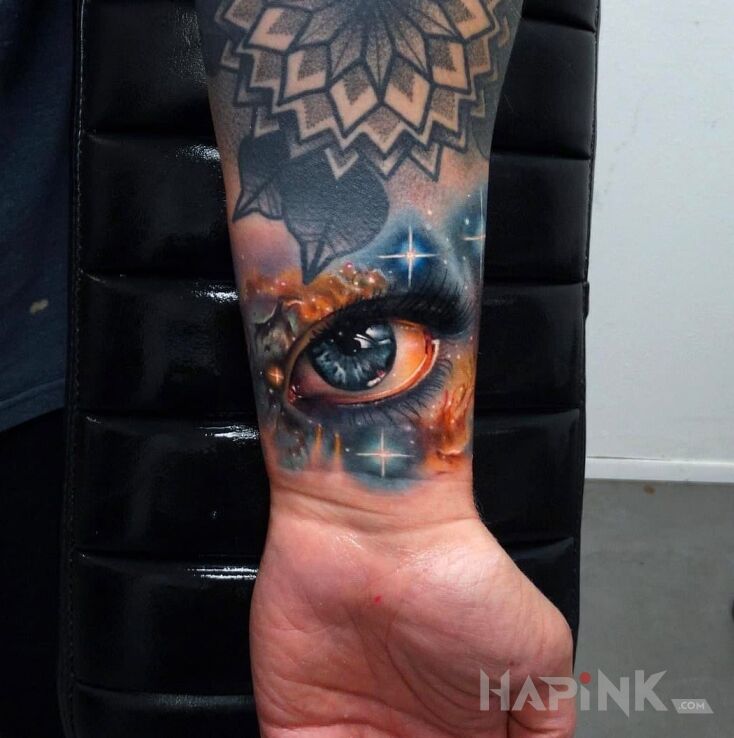 Tattoo Oczko in 3D motif and realistic style on the forearm