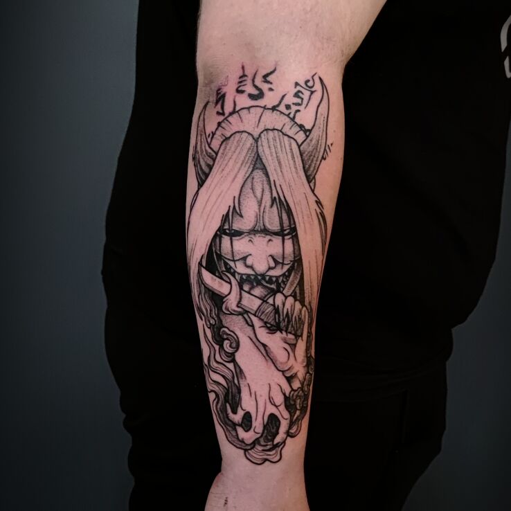 Tatuaż  na przedramieniu naruto demon reaper w motywie demony i stylu kontury / linework na przedramieniu