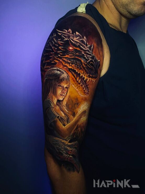 Tattoo Smok i dziewczyna in 3D motif and realistic style on the shoulder