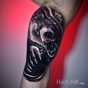 Tattoo Bear on the bicep on the bicep motif: black and gray style: realistic