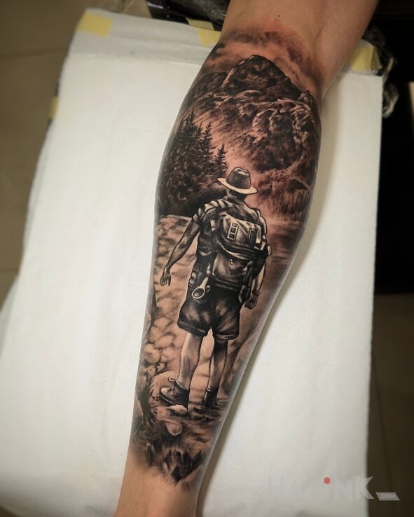 Tattoo Podróżnik i góry in characters motif and realistic style on the leg