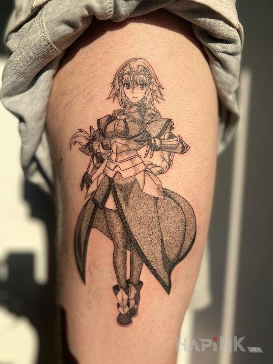 Tattoo Joanna d'Arc z Fate/Apocrypha in black and gray motif and calligraphy style on the thigh