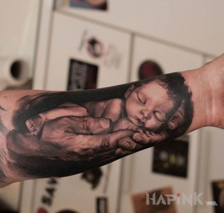 Tattoo Dziecko in 3D motif and realistic style on the forearm