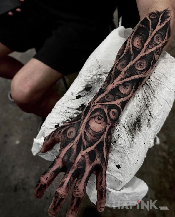 Tattoo Oczy oczka oczyska! in manga / anime motif and graphic / illustrative style on the hand