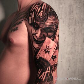 Tatuaż Let's put a smile on that face! na barku motyw: napisy styl: realistyczne