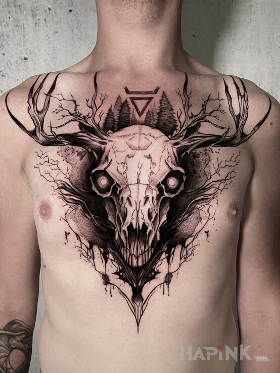 Tattoo Leszy! in characters motif and geometric style on the chest