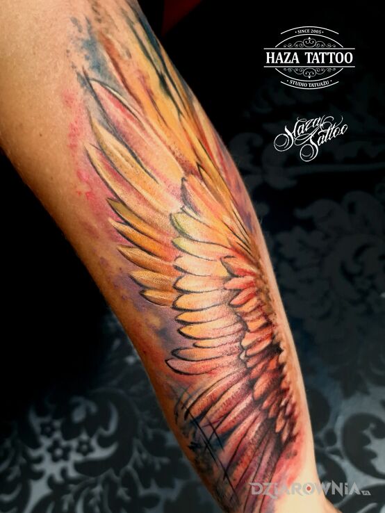 Tatuaż skrzydło kolorowy tatuaż w motywie kolorowe i stylu graficzne / ilustracyjne na ręce