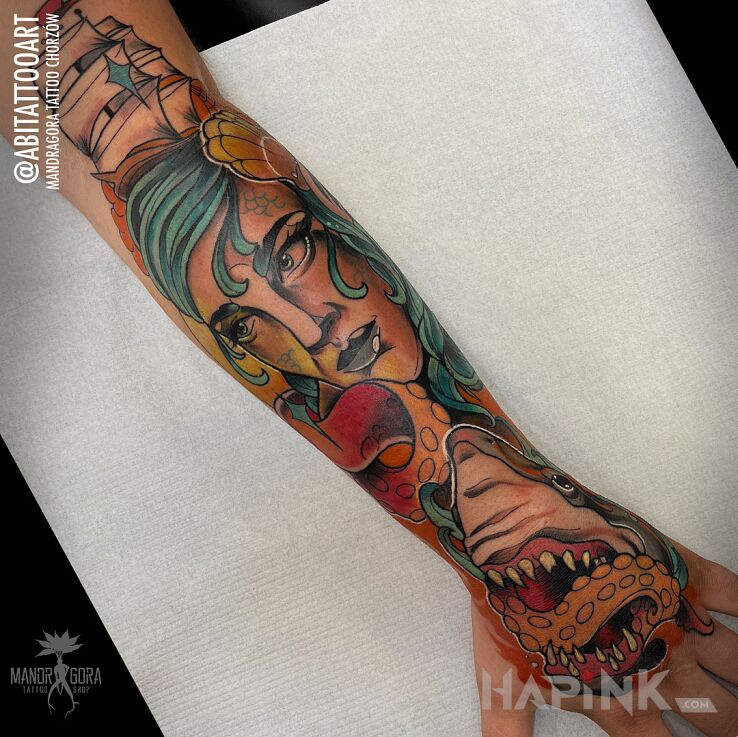 Tattoo Morski rękaw in animals motif and neo-traditional style on the hand
