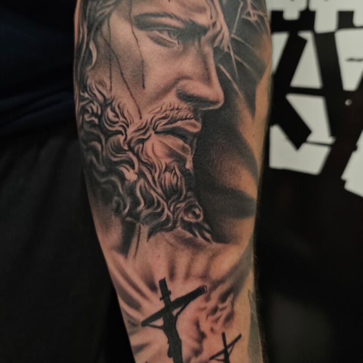 Tatuaż jezus w motywie postacie i stylu realistyczne na ręce