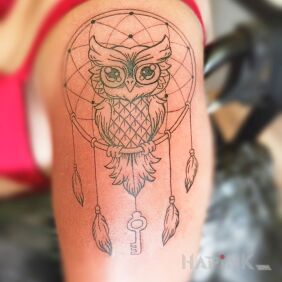 Tattoo Owl on the upper arm motif: Indian style: contour / linework