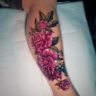 Kolorowy tatuaż kwiaty piwonie