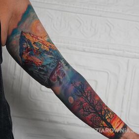 Tatuaż Kolorowe góry na przedramieniu motyw: natura styl: realistyczne