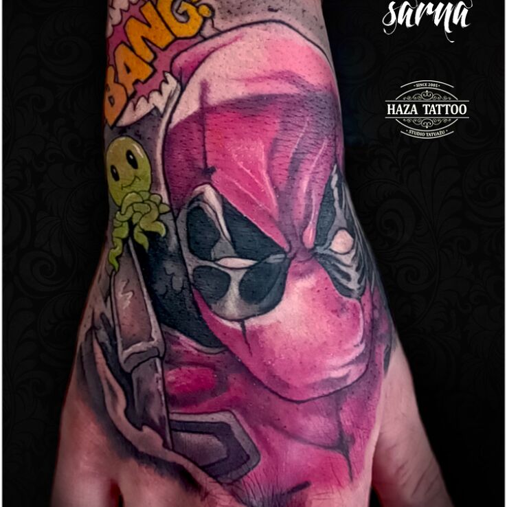 Tatuaż deadpool tatuaż w motywie manga / anime i stylu realistyczne na dłoni