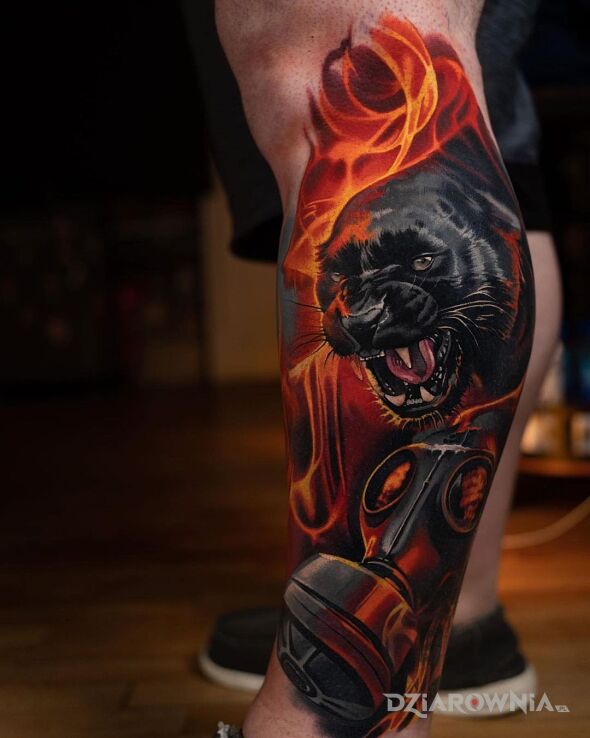 Tatuaż czarna pantera w motywie 3D i stylu realistyczne na nodze