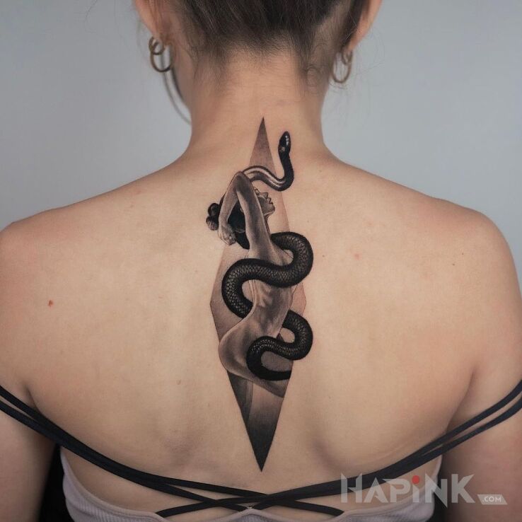 Tattoo Kobieta i wąż in black and gray motif and realistic style on the back