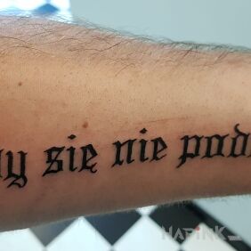 Tattoo Never give up on the forearm motif: lettering