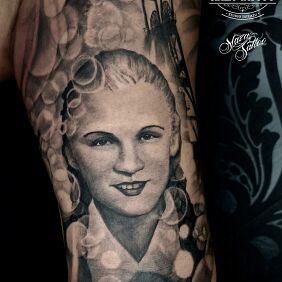 Tatuaż Portret tatuaż na ręce motyw: czarno-szare styl: realistyczne