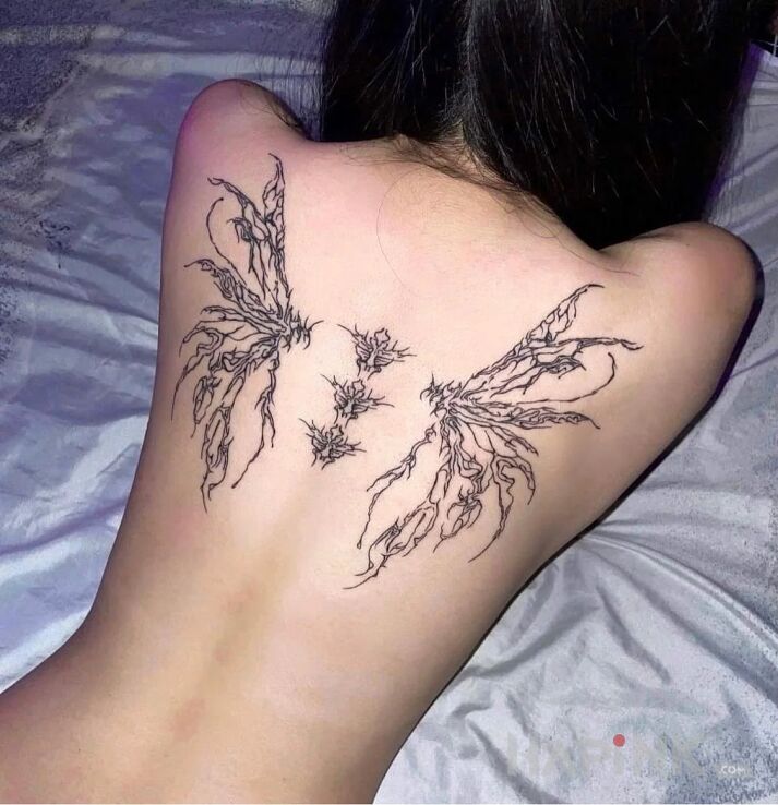 Tattoo Skrzydełka in wings motif and neo tribal style on the shoulder blades