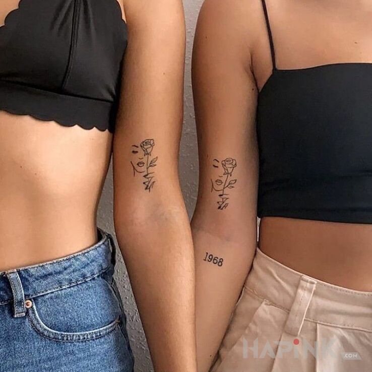 Tattoo Róże przy twarzy in małe motif and minimalistic style On the arm