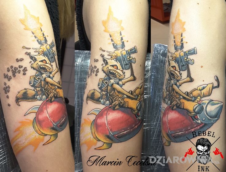Tatuaż rocket szop w motywie postacie na ramieniu