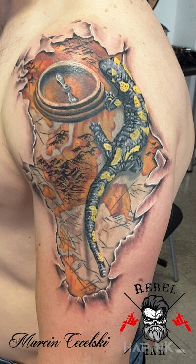 Tattoo Salamandra in 3D motif and realistic style on the upper arm