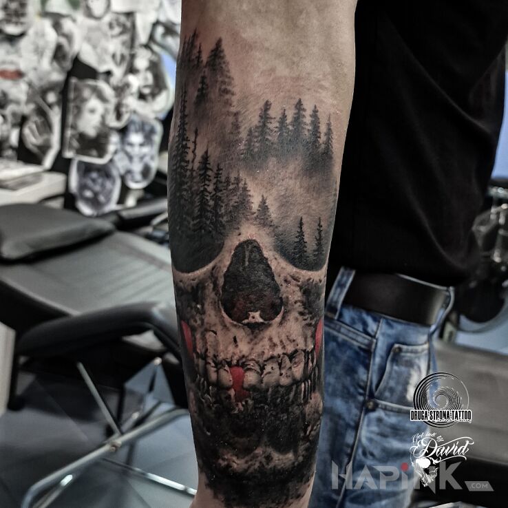 Tattoo Czaszka w lesie in skulls motif and realistic style on the forearm