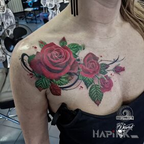 Tattoo Bouquet of roses - rose arrangement on the collarbone motif: flowers style: realistic
