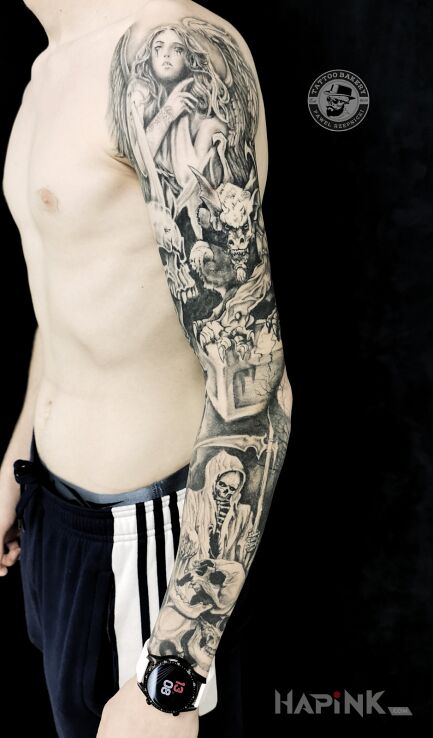 Tattoo Mroczny rękaw dla faceta in black and gray motif on the upper arm