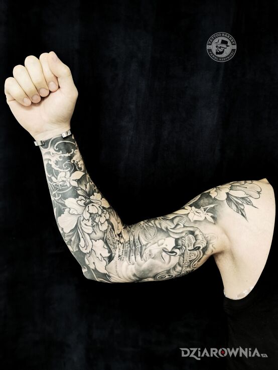 Tatuaż rękaw japoński w motywie czarno-szare i stylu japońskie / irezumi na ręce