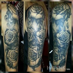 Tattoo Sleeve on the upper arm motif: flowers