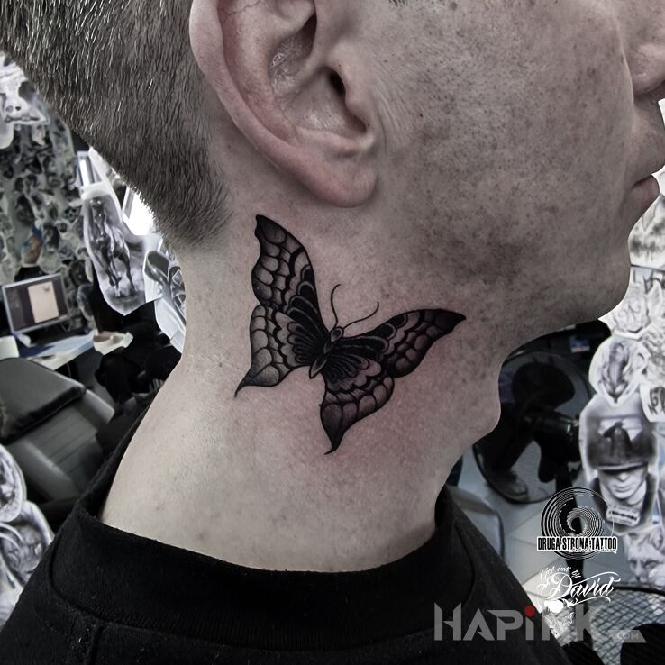 Tattoo Coś minimalistycznego in black and gray motif and oldschool style on the neck