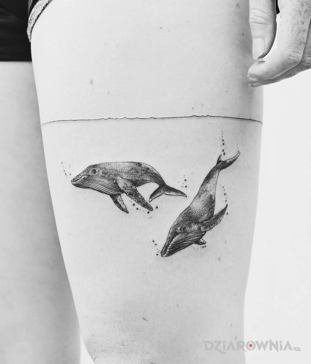 Tatuaż dwa wieloryby w motywie zwierzęta na nodze