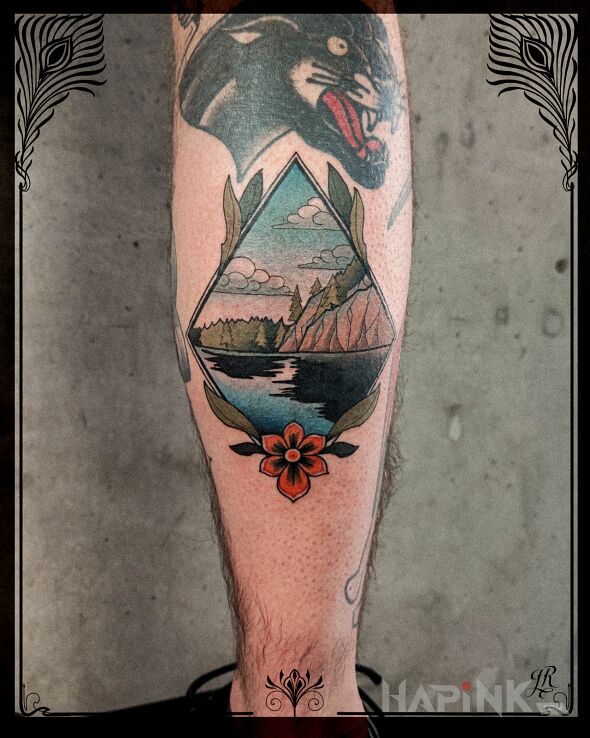 Tattoo Widoczek in nature motif and neo-traditional style on the calf