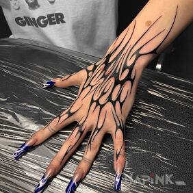 Tattoo Does it hurt on the hand? on the fingers motif: other