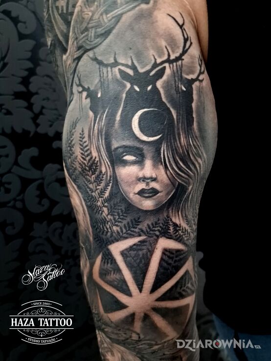Tatuaż bogini księżyc tatuaż w motywie zwierzęta i stylu realistyczne na przedramieniu