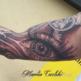 Tattoo Eye on the upper arm motif: sleeves style: realistic
