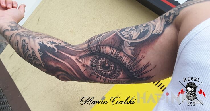 Tattoo Oko in 3D motif and realistic style on the forearm