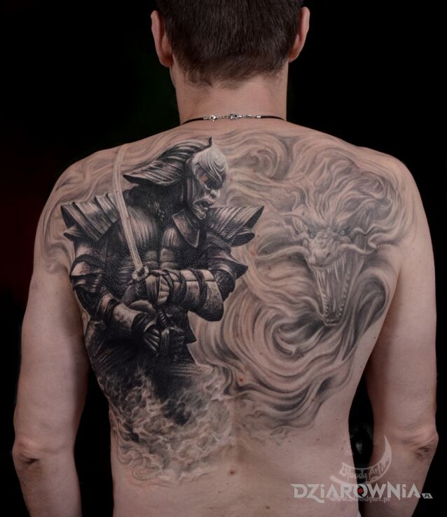 Tatuaż samurai w motywie wojna i stylu realistyczne na plecach