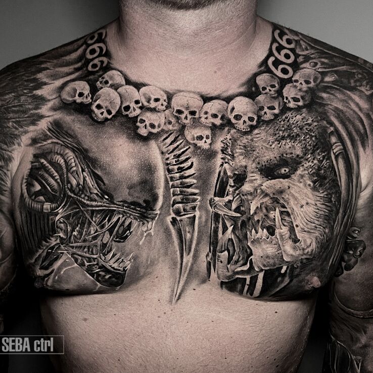 Tatuaż obcy vs predator w motywie mroczne i stylu realistyczne na klatce